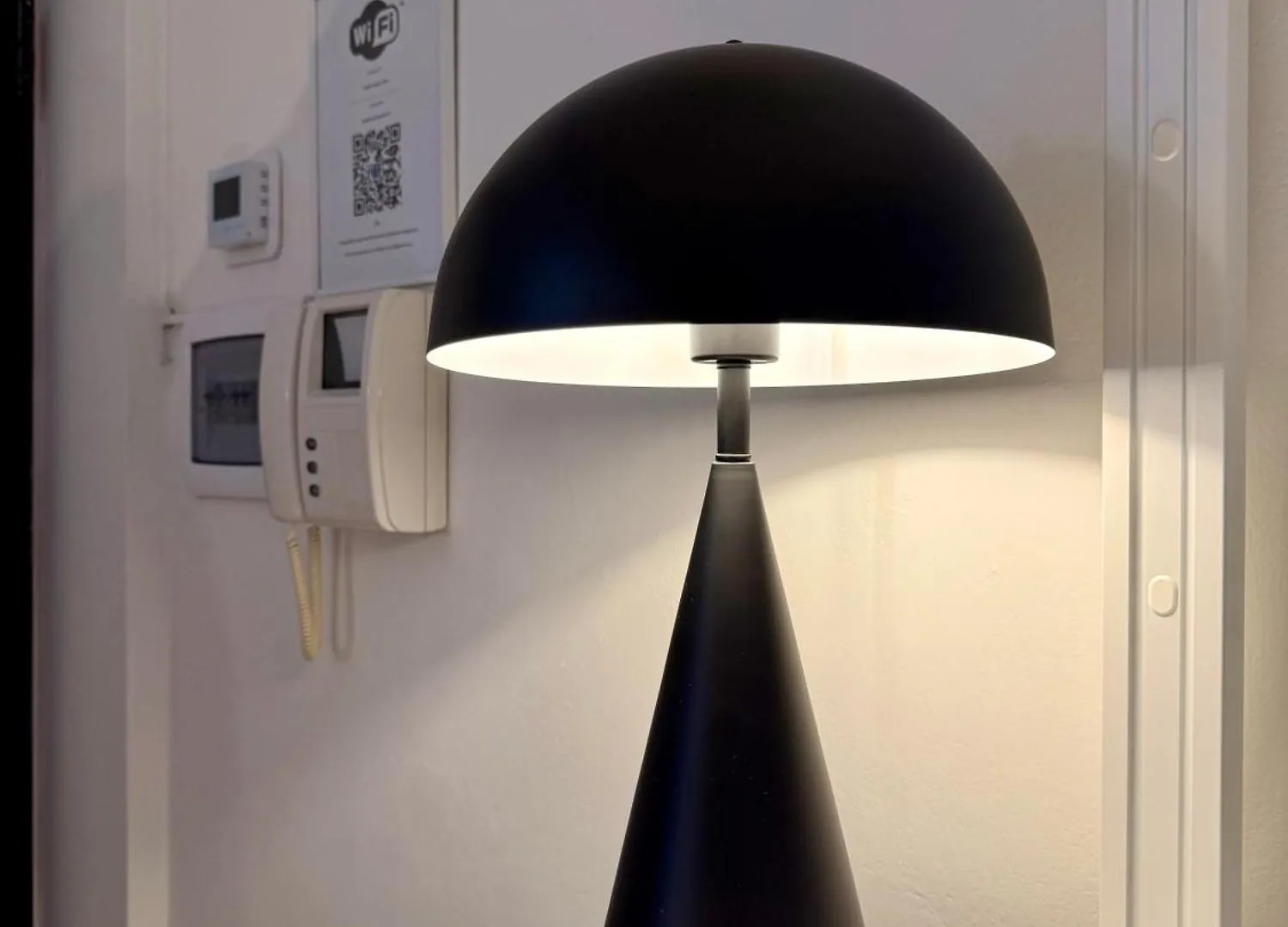 Naviglio Suite - Eleganza E Relax A 2 Min Dalla M4 E Dai Navigli Milano 0*,
